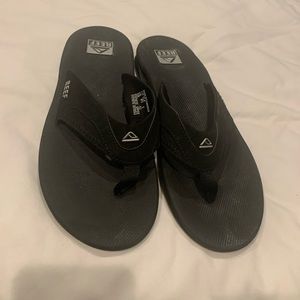 Men’s Reef size 9 Flip Flops in Black